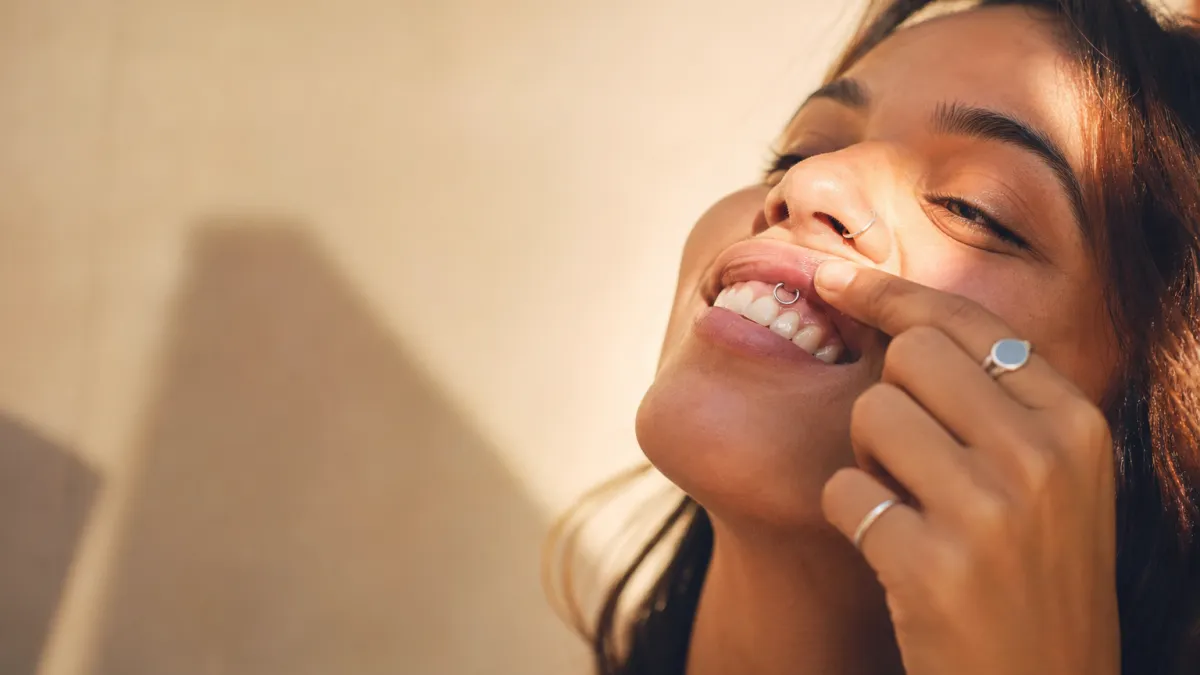 Le smiley piercing : tout savoir avant de se lancer